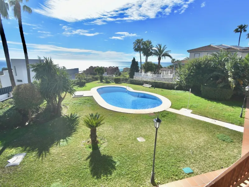 Detached villa with panoramic sea views in Benalmádena – 7 bedrooms, pool, and large plot