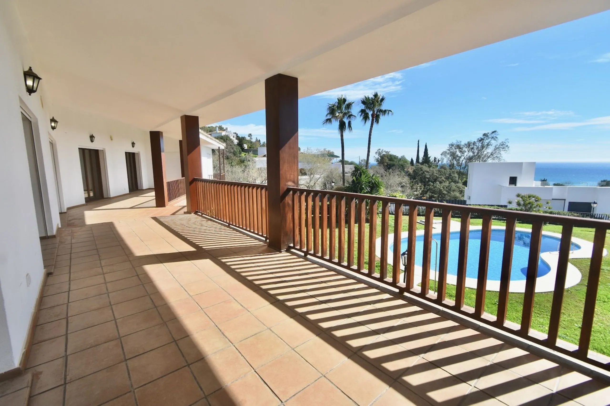 Detached villa with panoramic sea views in Benalmádena – 7 bedrooms, pool, and large plot