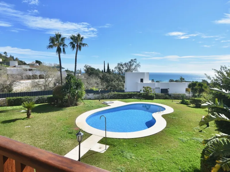 Detached villa with panoramic sea views in Benalmádena – 7 bedrooms, pool, and large plot