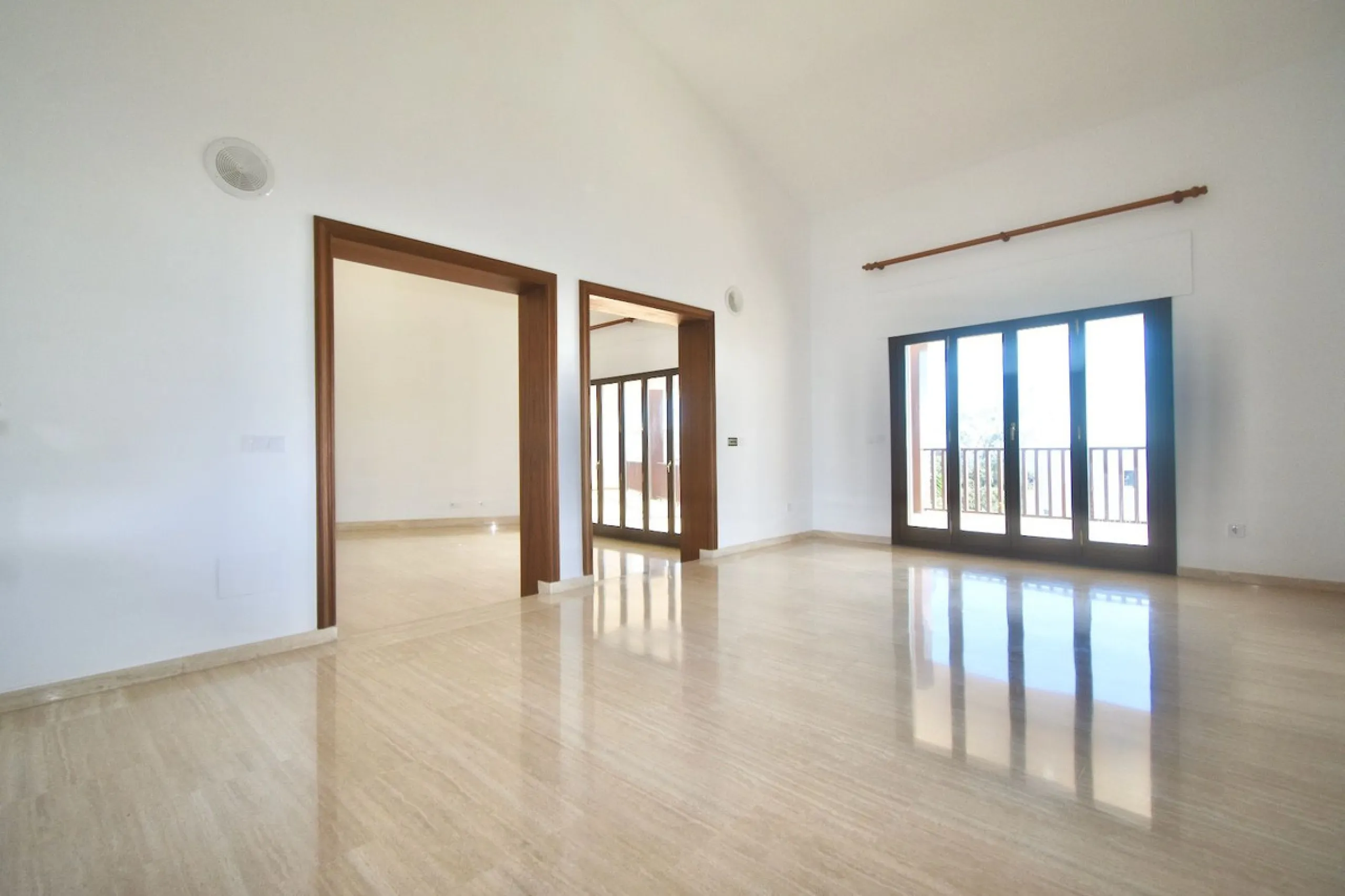 Detached villa with panoramic sea views in Benalmádena – 7 bedrooms, pool, and large plot