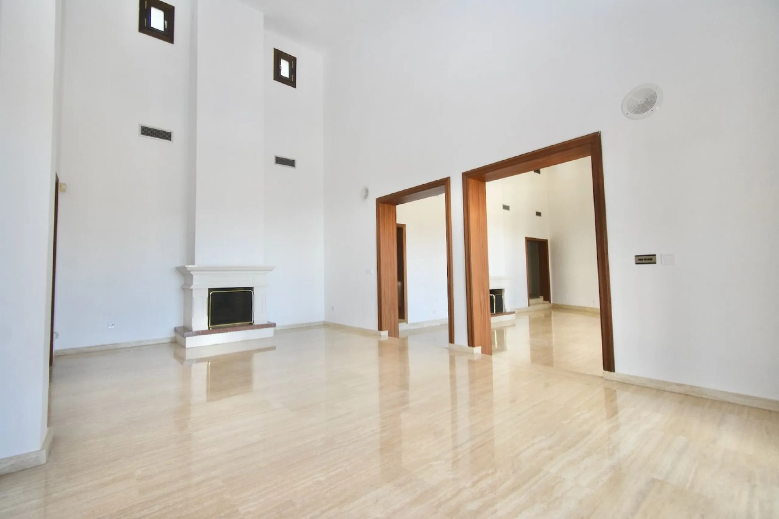 Detached villa with panoramic sea views in Benalmádena – 7 bedrooms, pool, and large plot