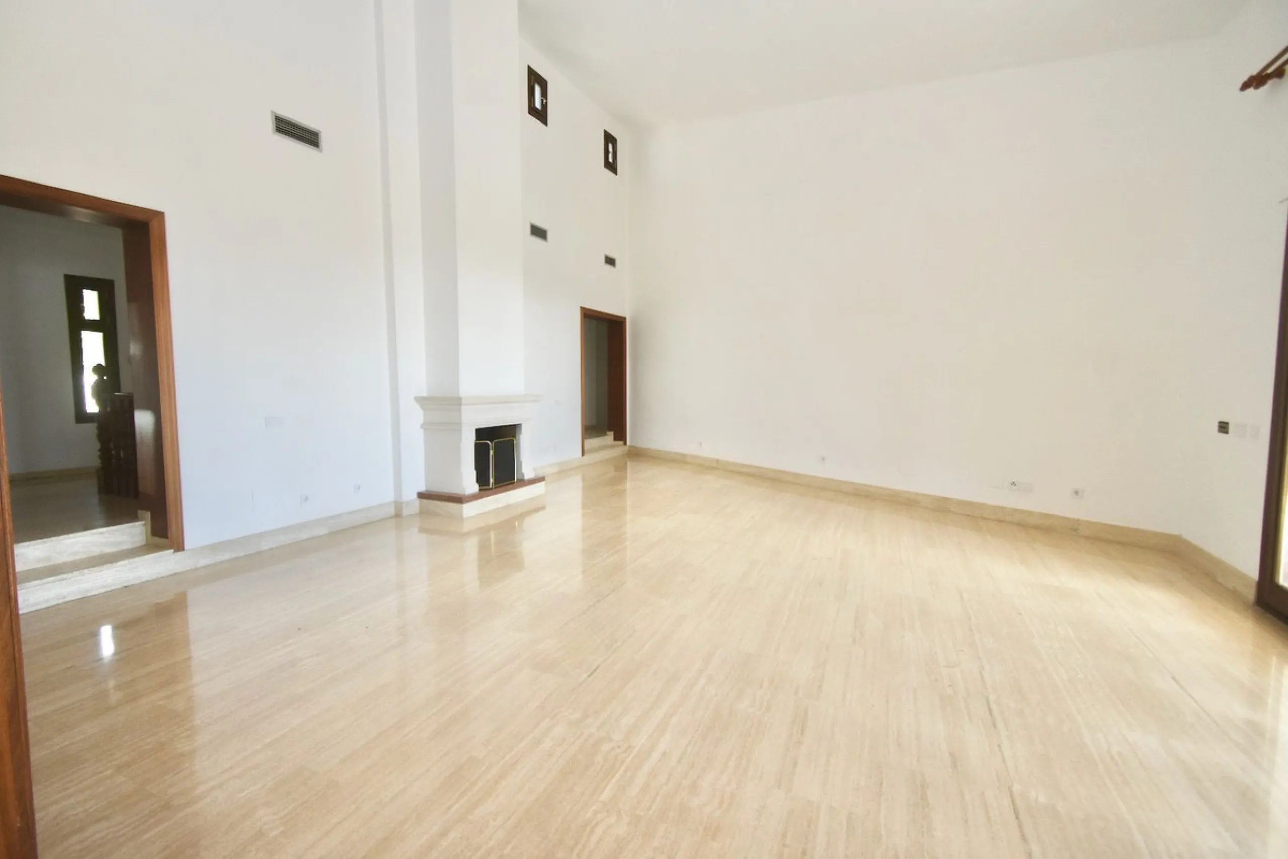 Detached villa with panoramic sea views in Benalmádena – 7 bedrooms, pool, and large plot