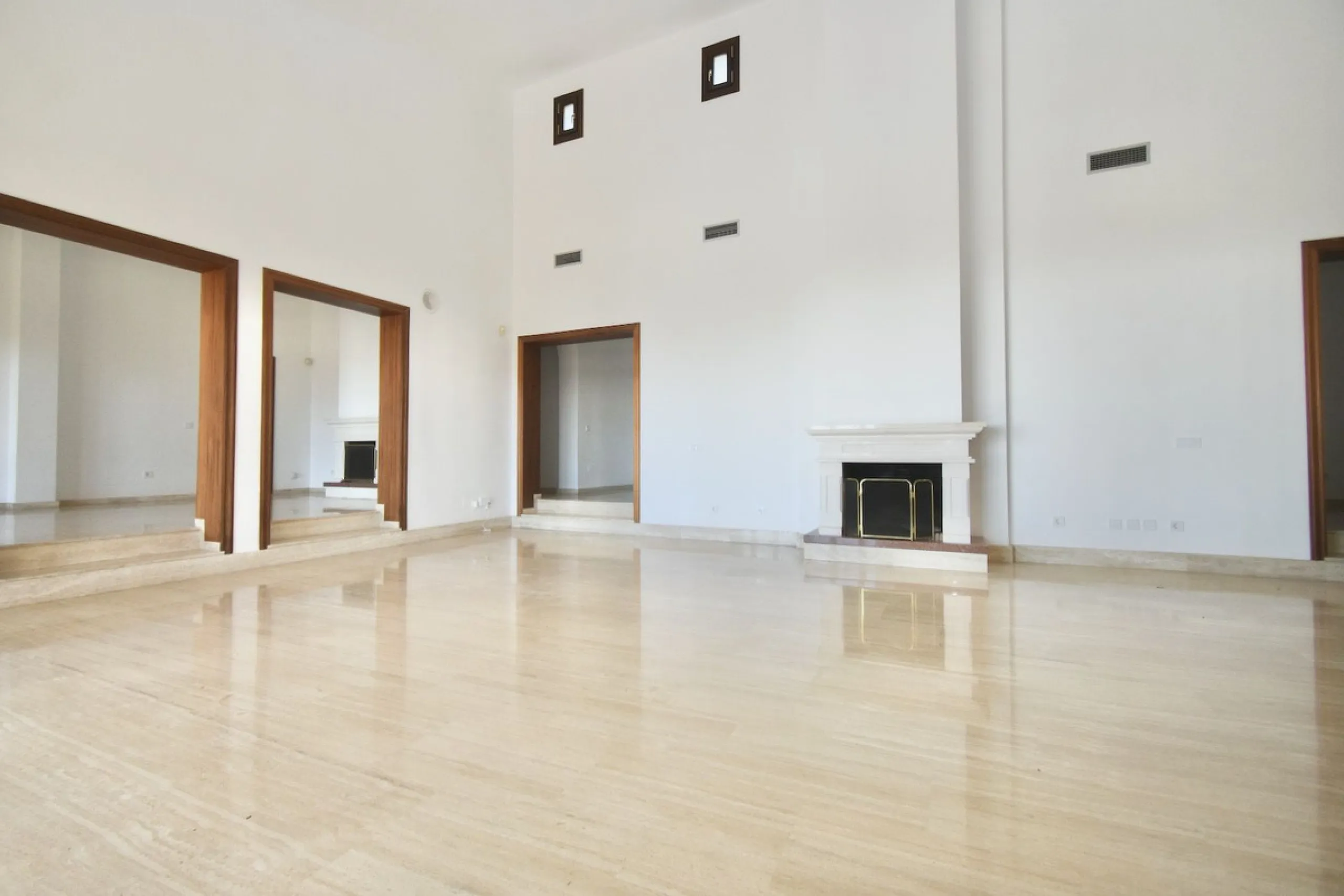 Detached villa with panoramic sea views in Benalmádena – 7 bedrooms, pool, and large plot