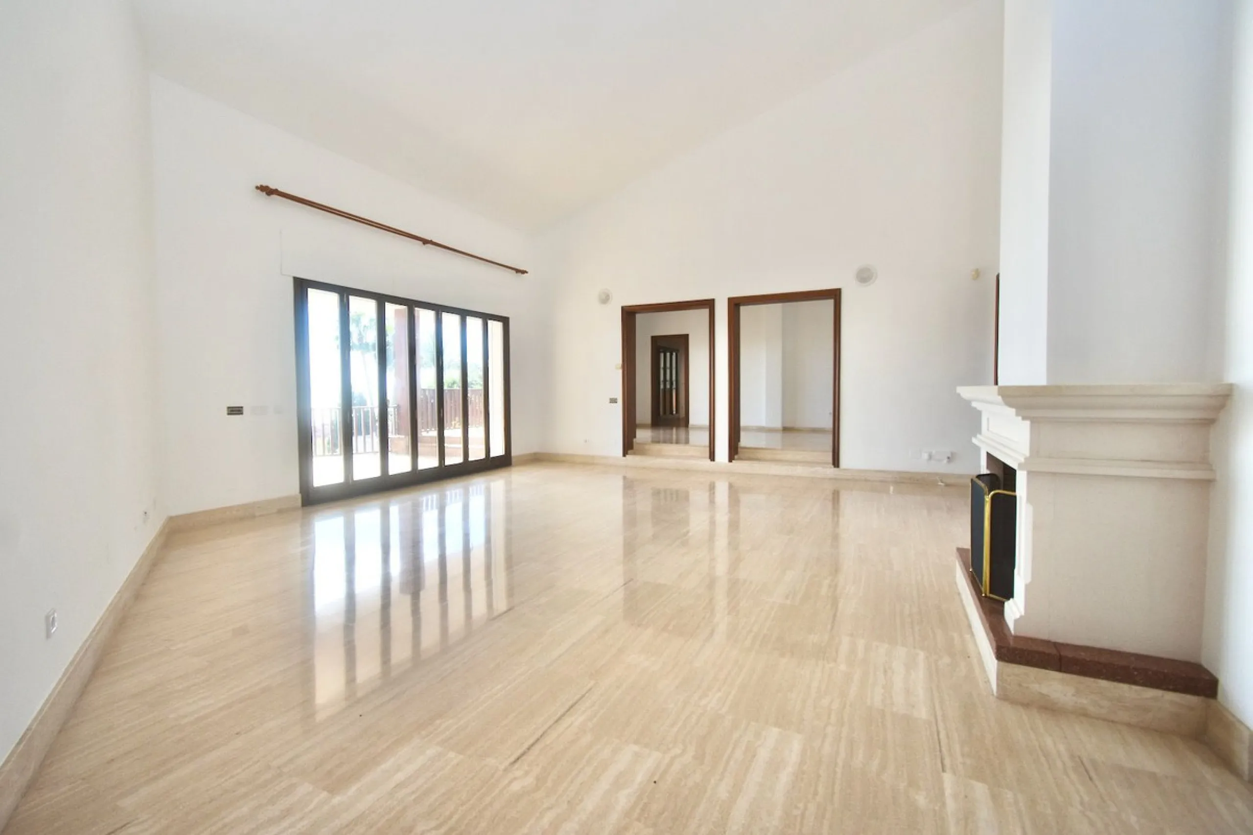 Detached villa with panoramic sea views in Benalmádena – 7 bedrooms, pool, and large plot