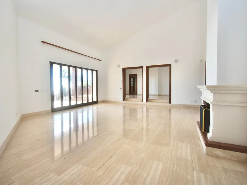 Detached villa with panoramic sea views in Benalmádena – 7 bedrooms, pool, and large plot