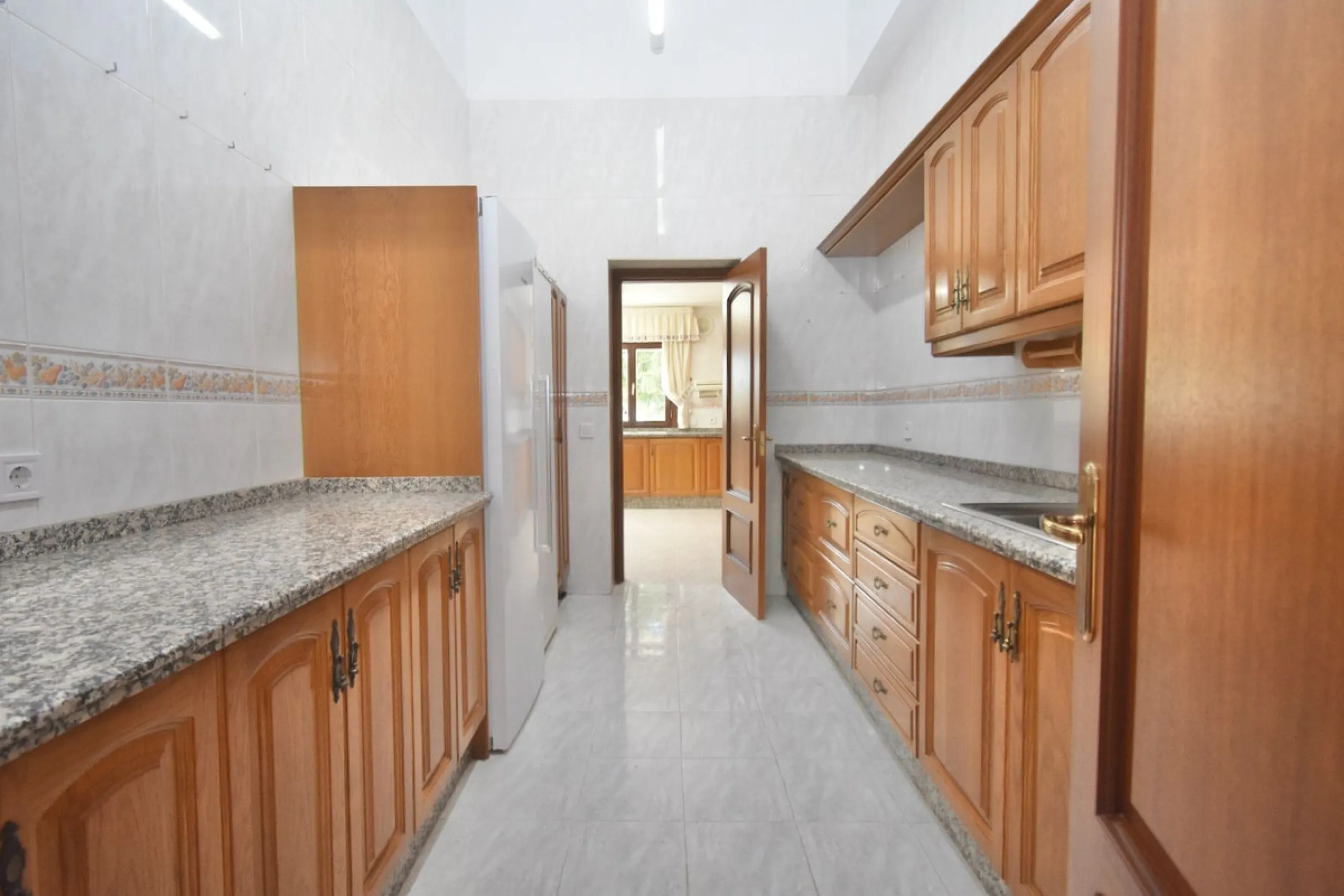 Detached villa with panoramic sea views in Benalmádena – 7 bedrooms, pool, and large plot