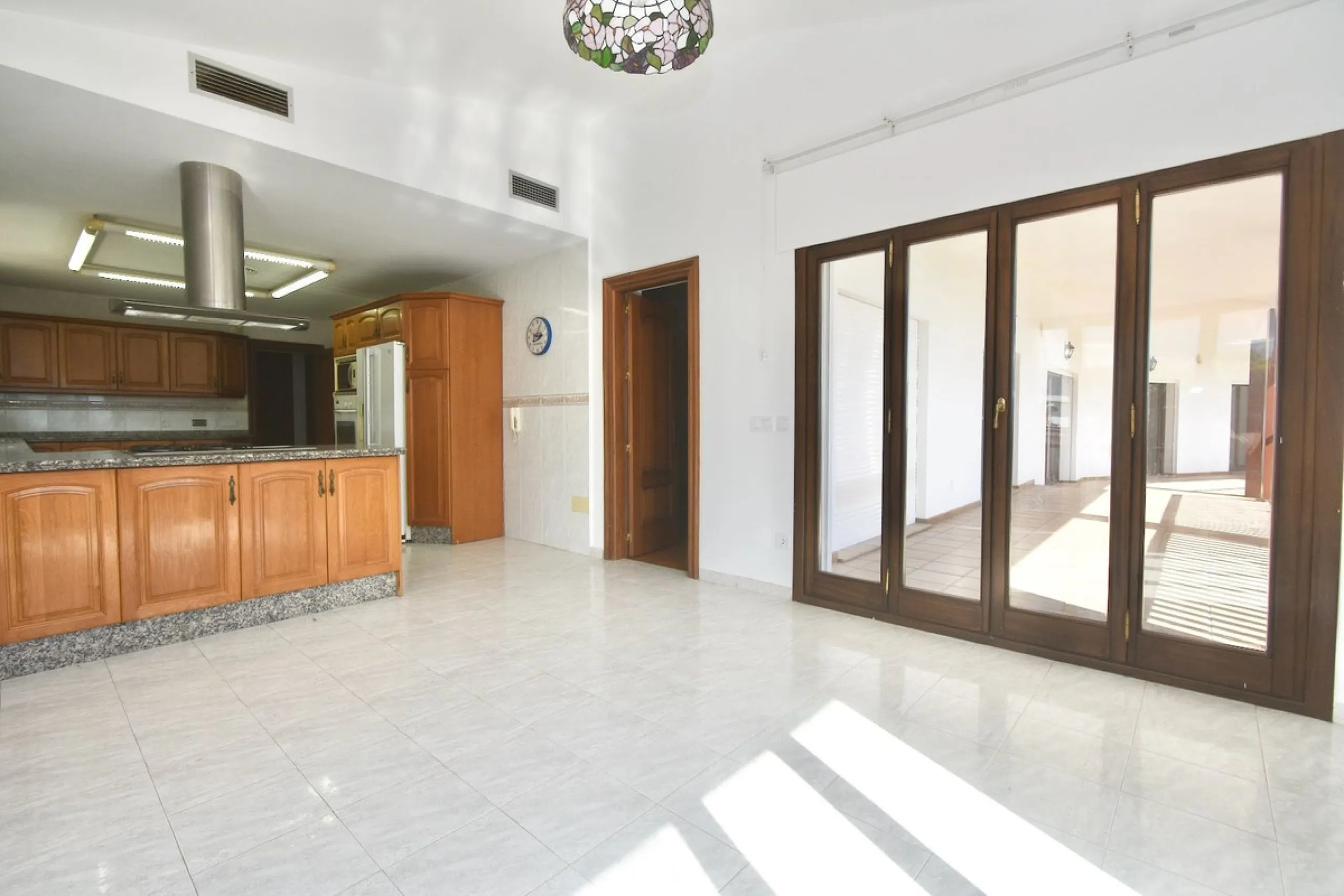 Detached villa with panoramic sea views in Benalmádena – 7 bedrooms, pool, and large plot