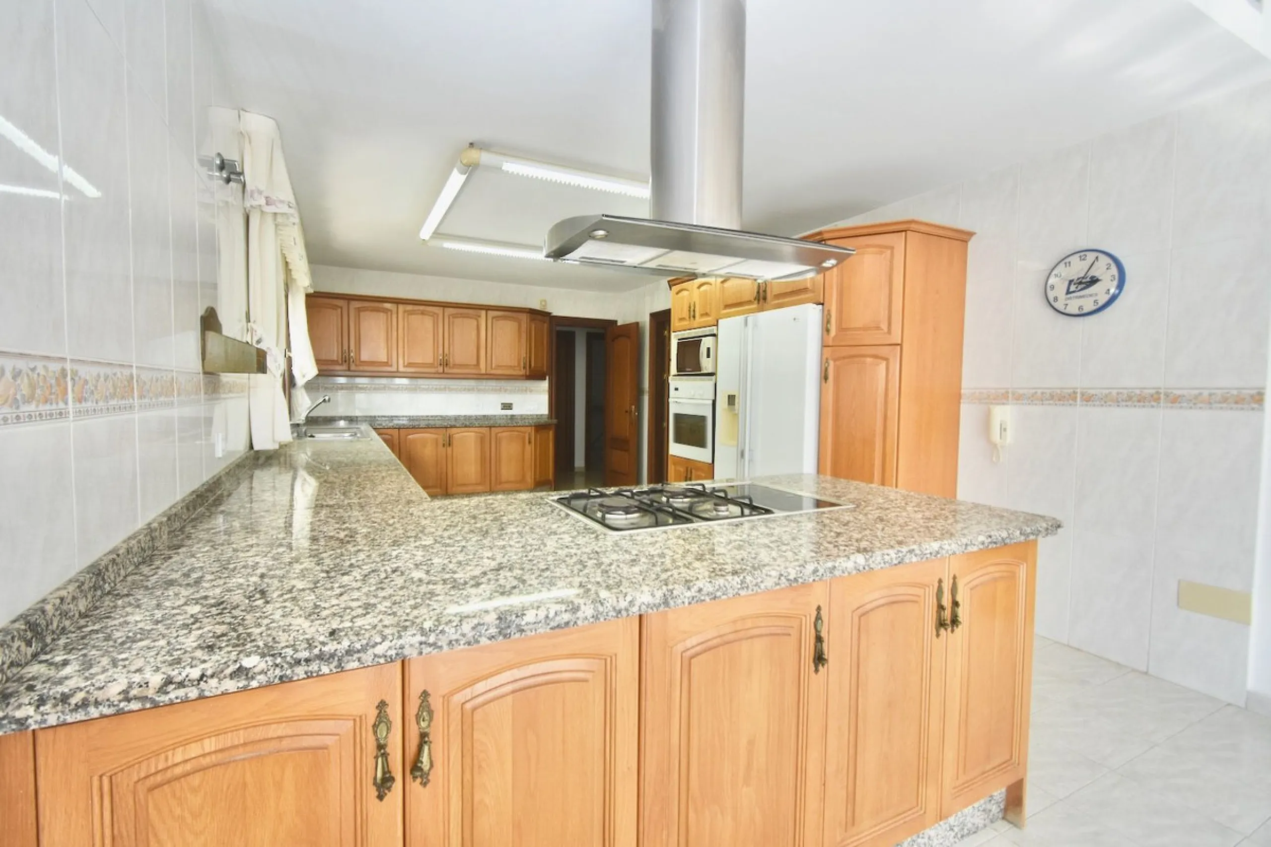 Detached villa with panoramic sea views in Benalmádena – 7 bedrooms, pool, and large plot