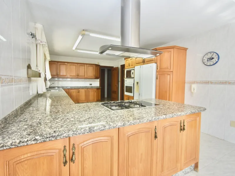 Detached villa with panoramic sea views in Benalmádena – 7 bedrooms, pool, and large plot