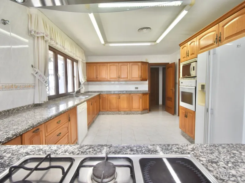 Detached villa with panoramic sea views in Benalmádena – 7 bedrooms, pool, and large plot