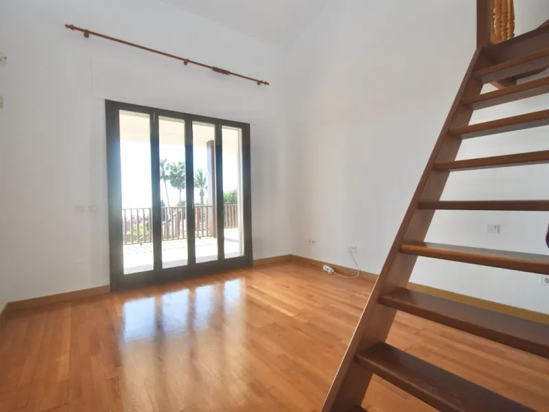 Detached villa with panoramic sea views in Benalmádena – 7 bedrooms, pool, and large plot