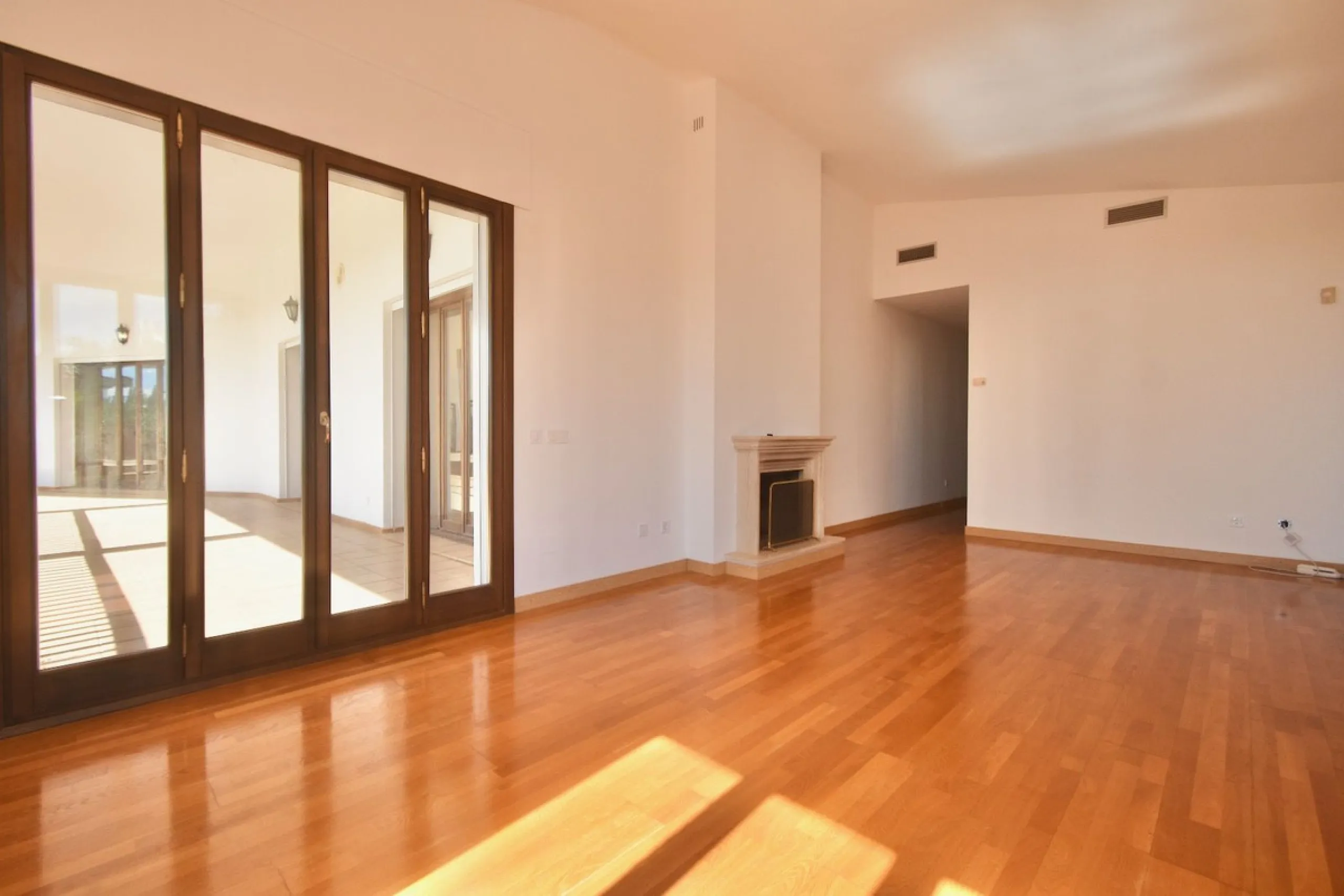 Detached villa with panoramic sea views in Benalmádena – 7 bedrooms, pool, and large plot