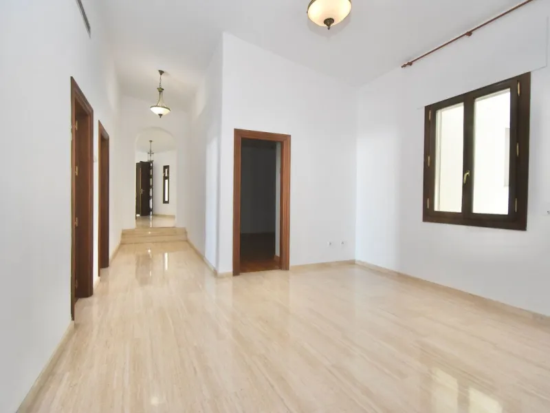 Detached villa with panoramic sea views in Benalmádena – 7 bedrooms, pool, and large plot