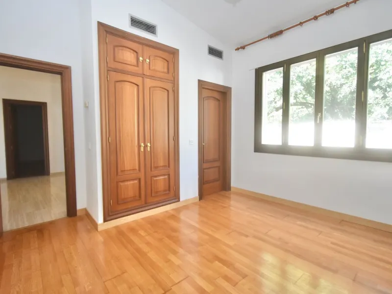 Detached villa with panoramic sea views in Benalmádena – 7 bedrooms, pool, and large plot