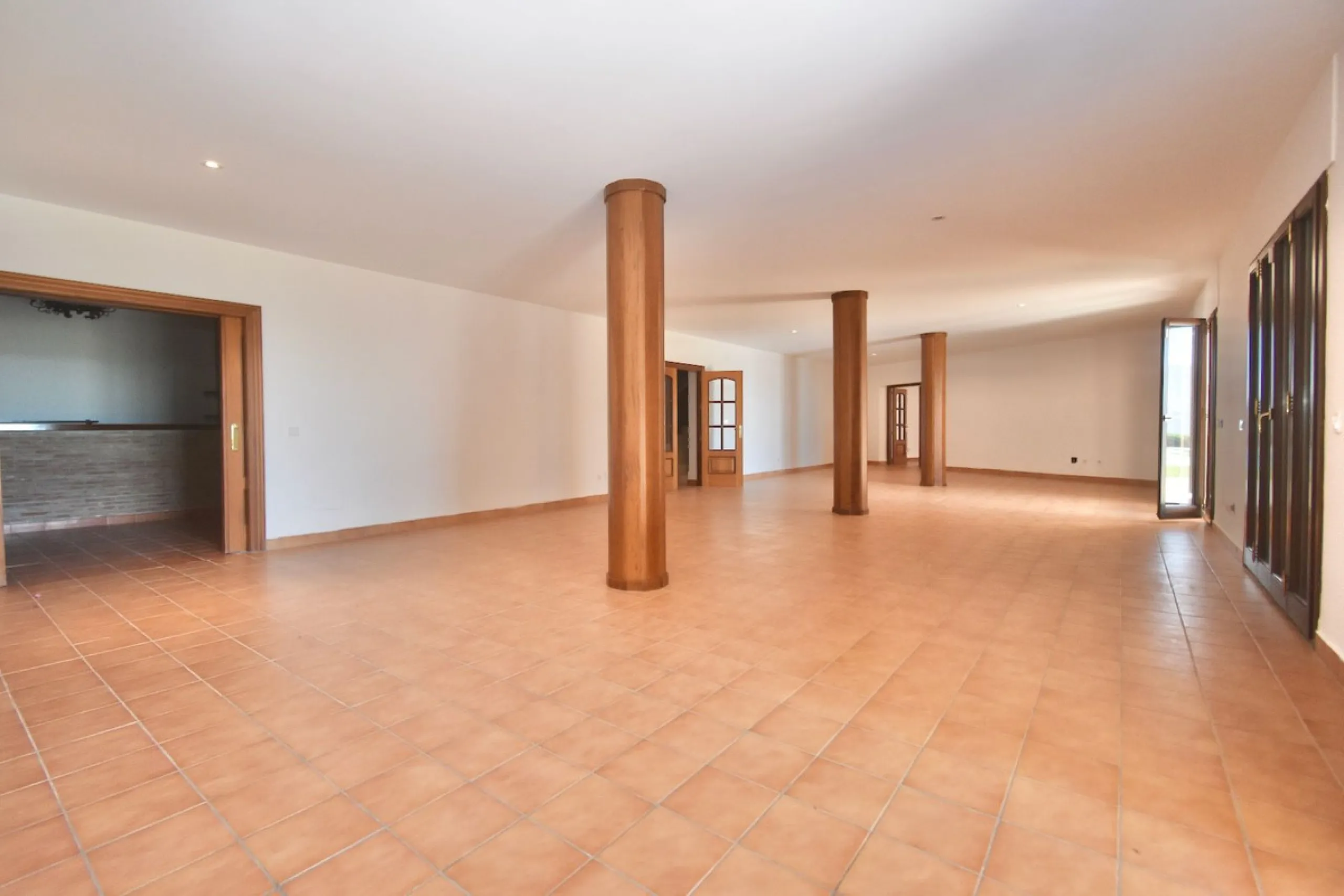 Detached villa with panoramic sea views in Benalmádena – 7 bedrooms, pool, and large plot