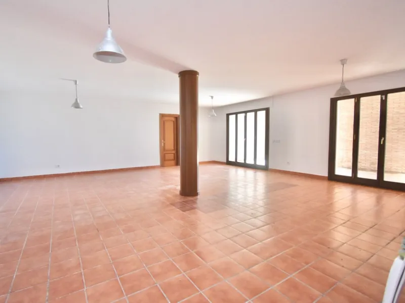 Detached villa with panoramic sea views in Benalmádena – 7 bedrooms, pool, and large plot
