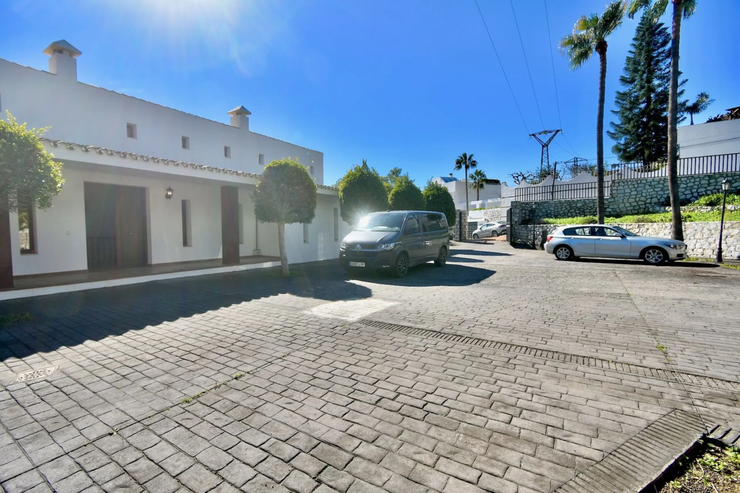 Detached villa with panoramic sea views in Benalmádena – 7 bedrooms, pool, and large plot