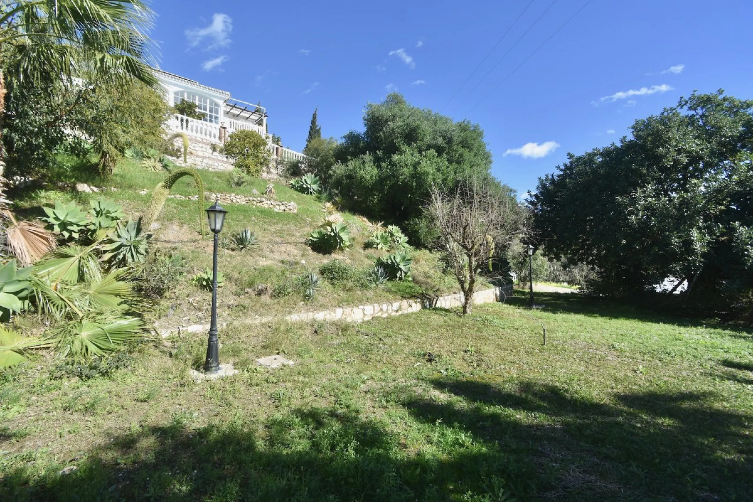 Detached villa with panoramic sea views in Benalmádena – 7 bedrooms, pool, and large plot