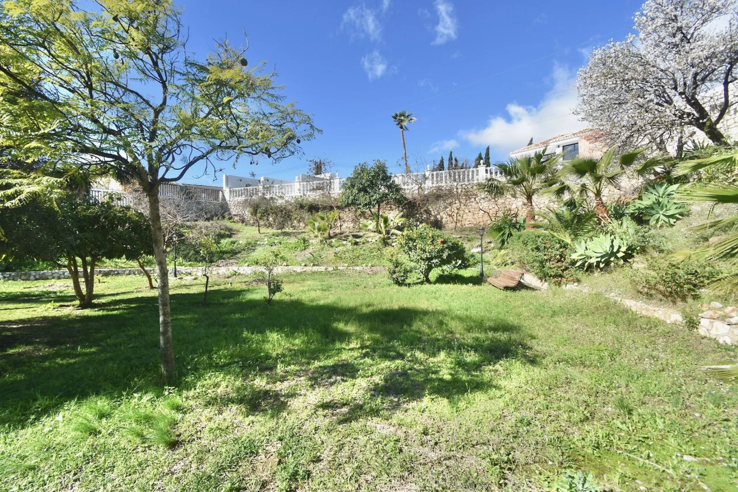 Detached villa with panoramic sea views in Benalmádena – 7 bedrooms, pool, and large plot