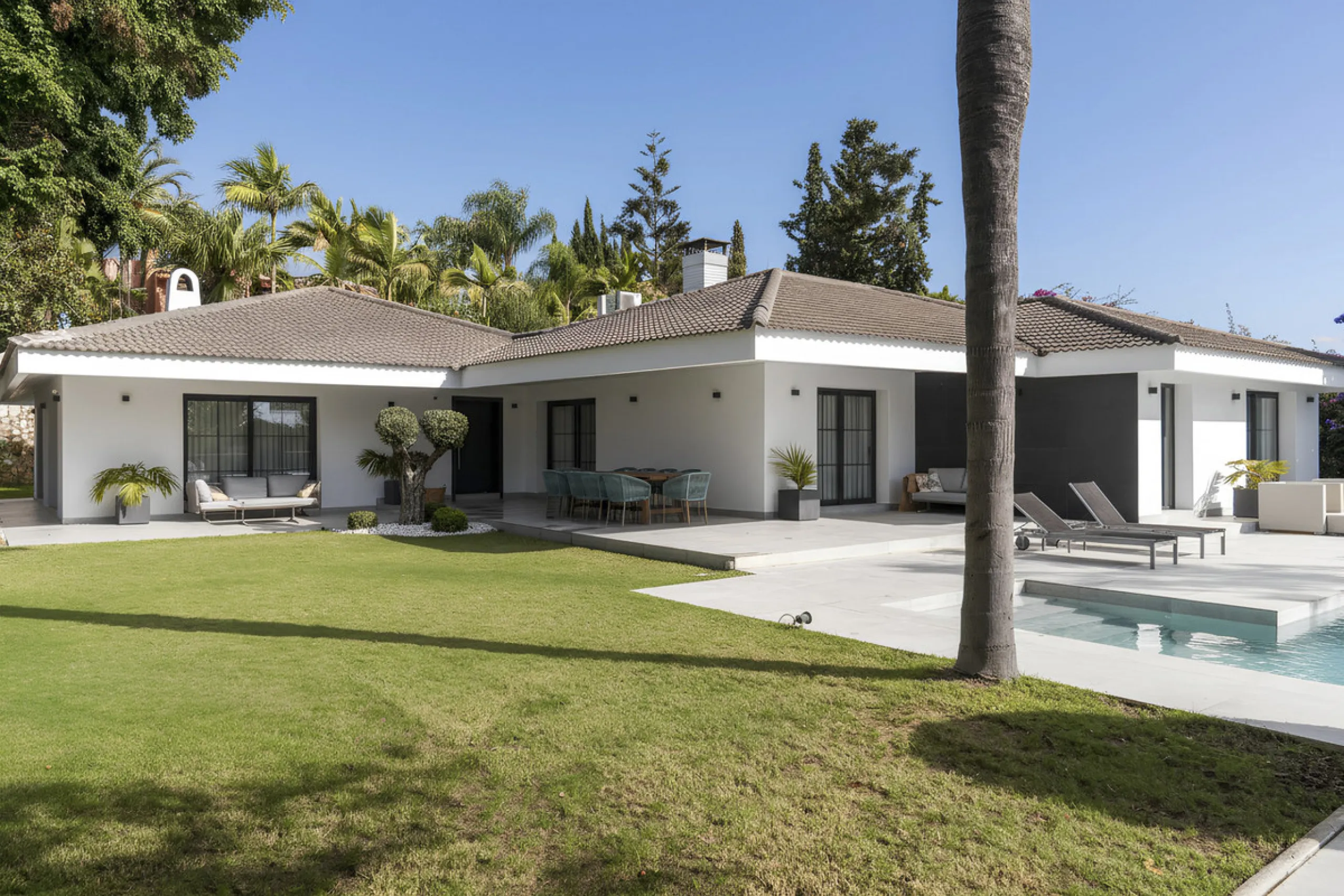 Elegant Single-Level Residence in the Peaceful Residential Area of El Real, East Marbella