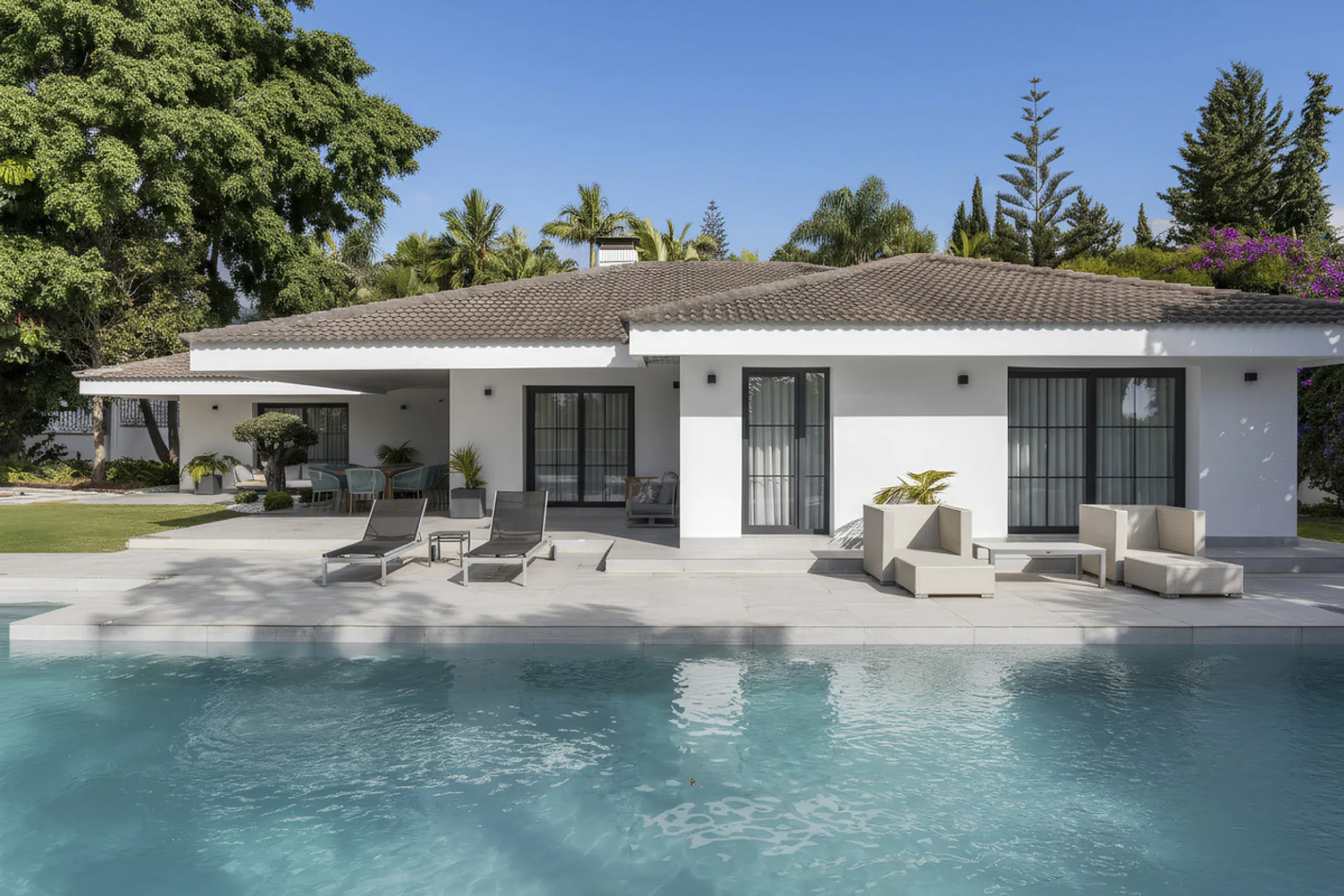 Elegant Single-Level Residence in the Peaceful Residential Area of El Real, East Marbella