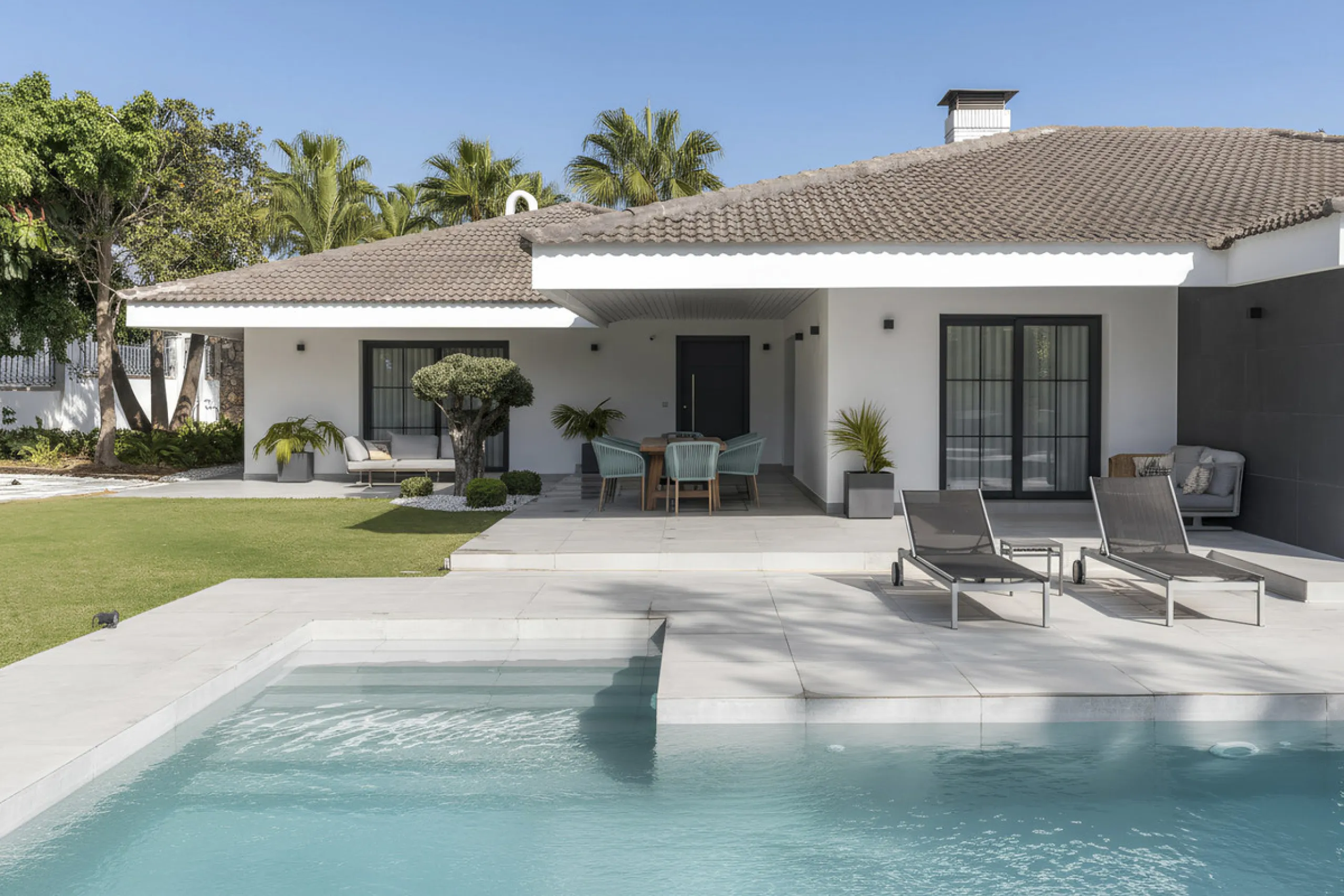 Elegant Single-Level Residence in the Peaceful Residential Area of El Real, East Marbella