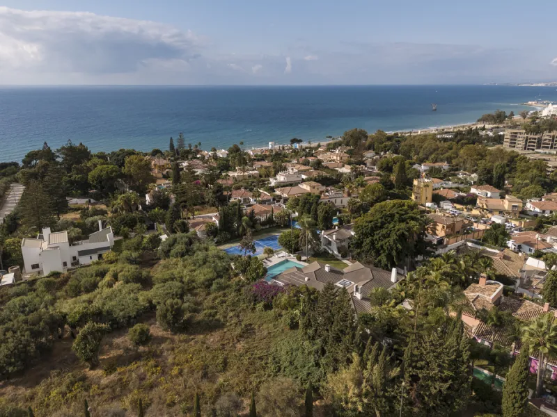 Elegant Single-Level Residence in the Peaceful Residential Area of El Real, East Marbella
