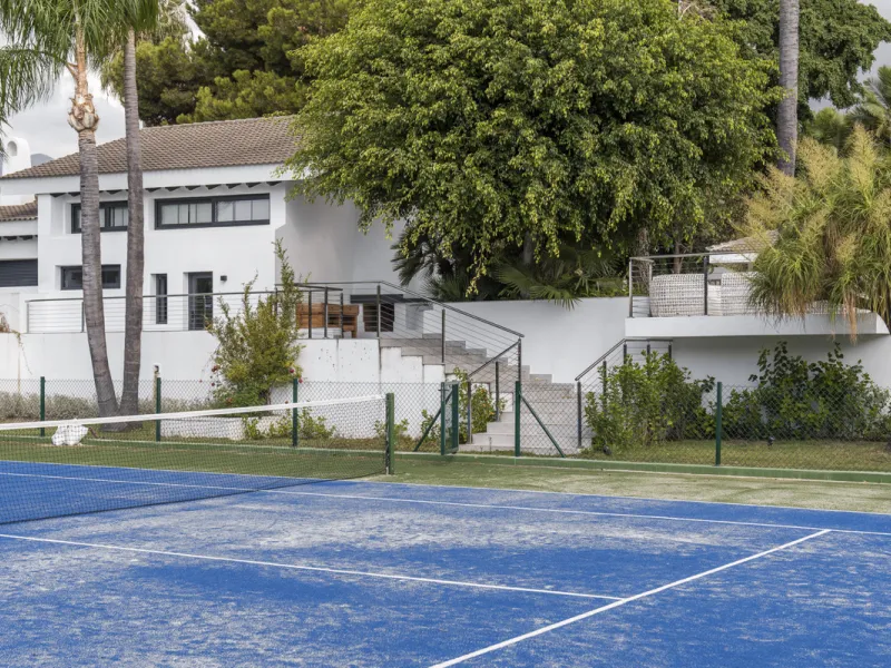 Elegant Single-Level Residence in the Peaceful Residential Area of El Real, East Marbella