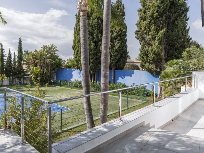 Elegant Single-Level Residence in the Peaceful Residential Area of El Real, East Marbella