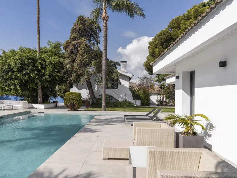 Elegant Single-Level Residence in the Peaceful Residential Area of El Real, East Marbella