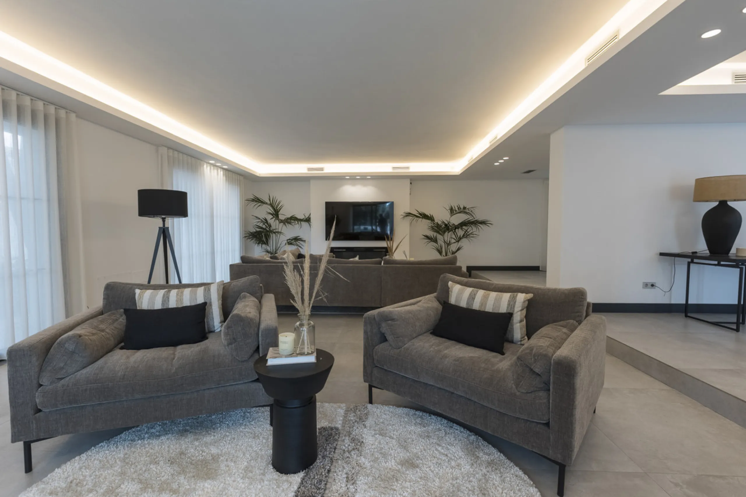 Elegant Single-Level Residence in the Peaceful Residential Area of El Real, East Marbella