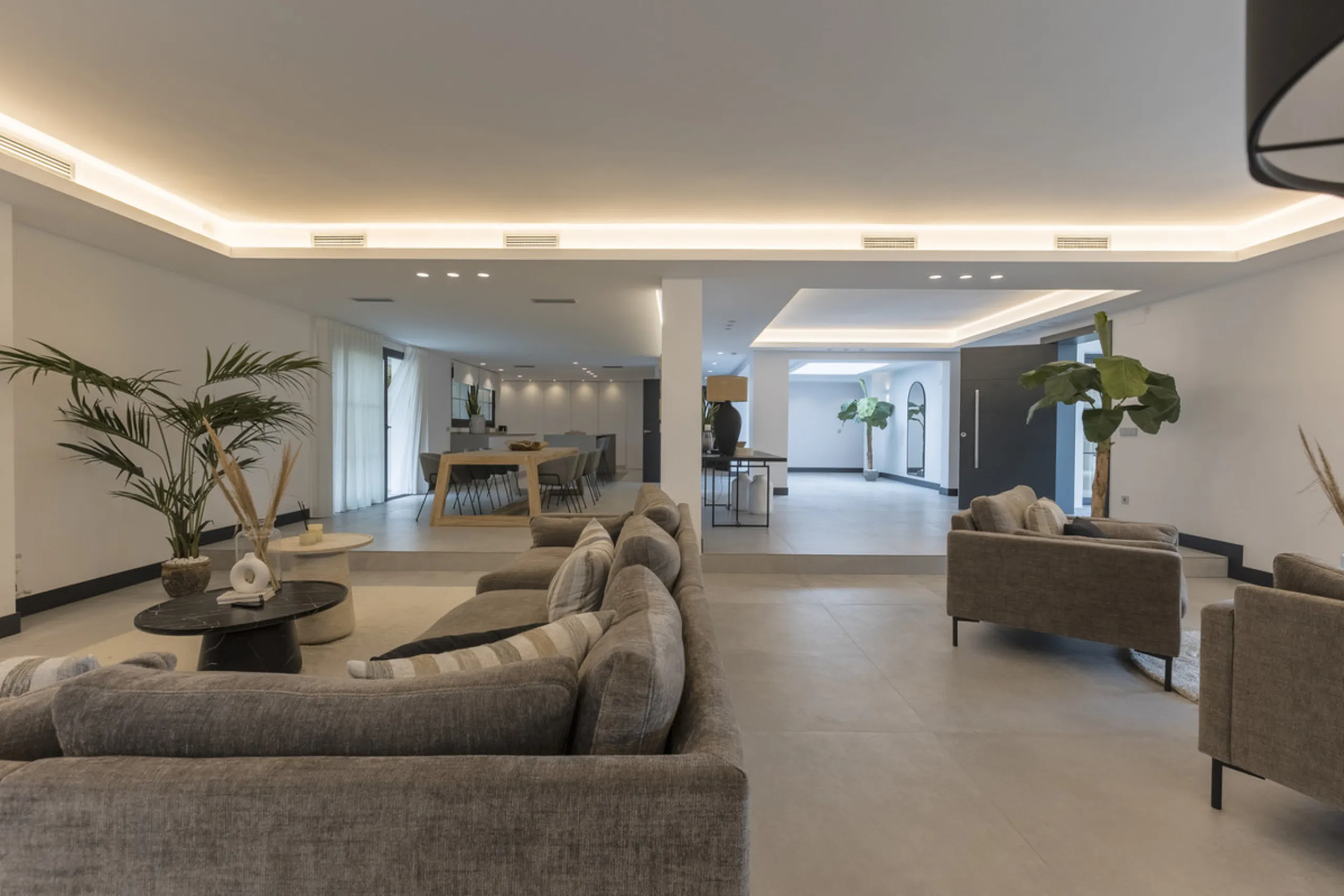 Elegant Single-Level Residence in the Peaceful Residential Area of El Real, East Marbella