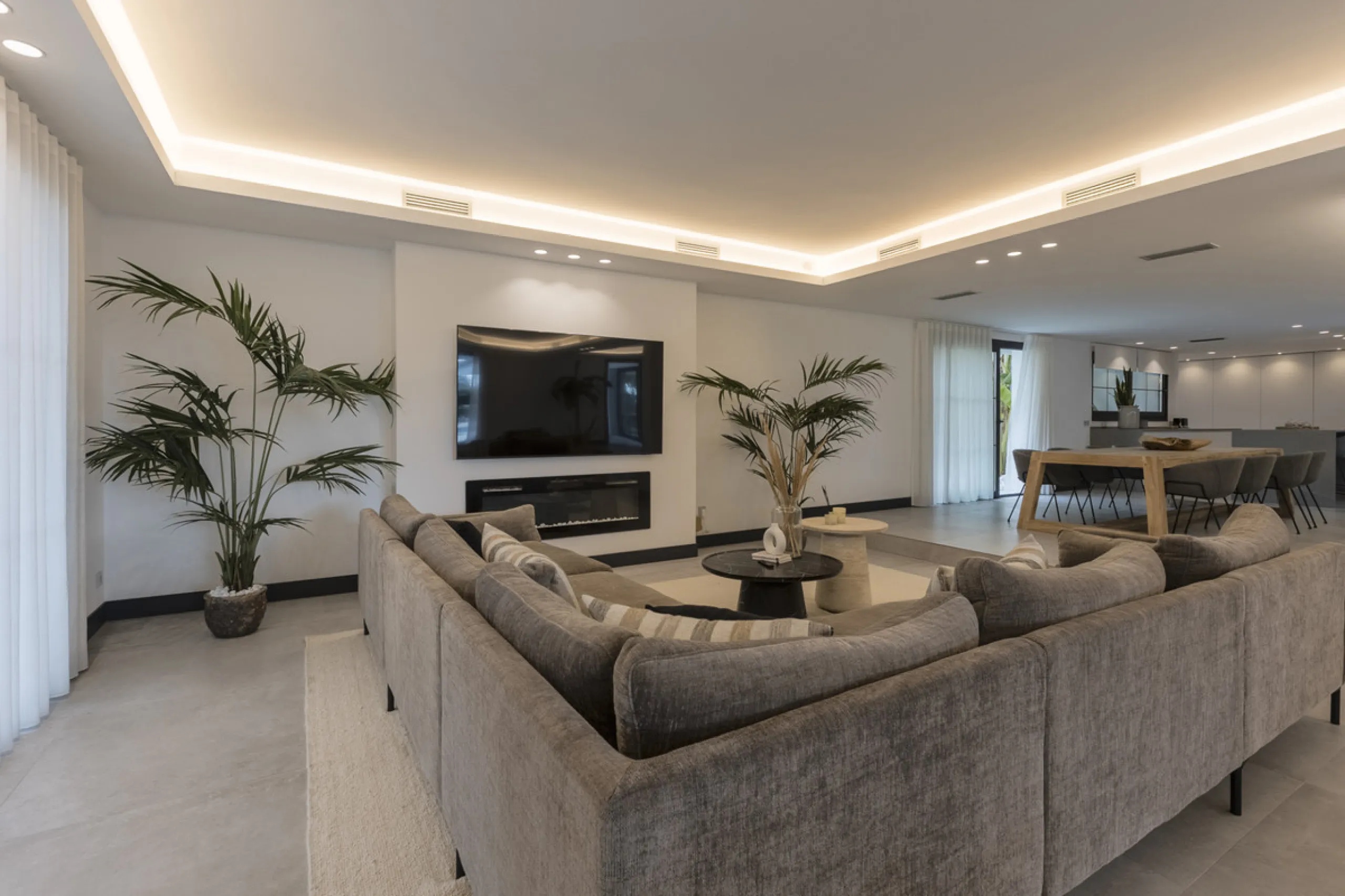Elegant Single-Level Residence in the Peaceful Residential Area of El Real, East Marbella