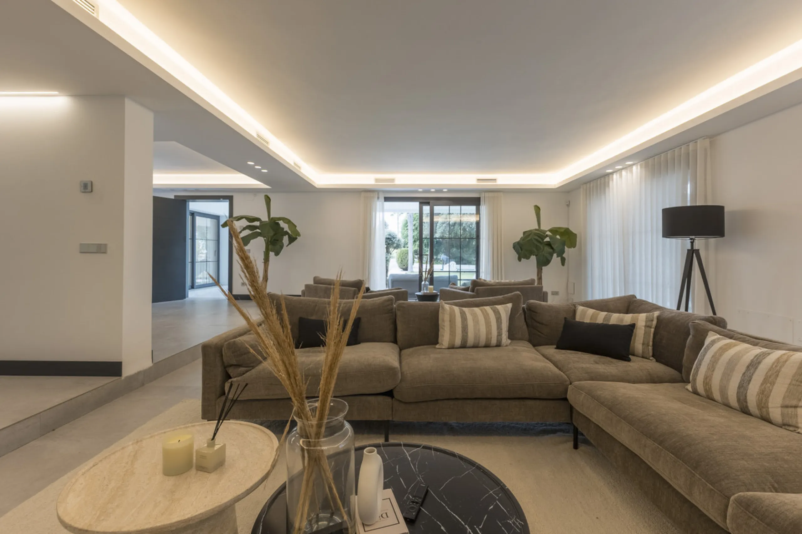 Elegant Single-Level Residence in the Peaceful Residential Area of El Real, East Marbella