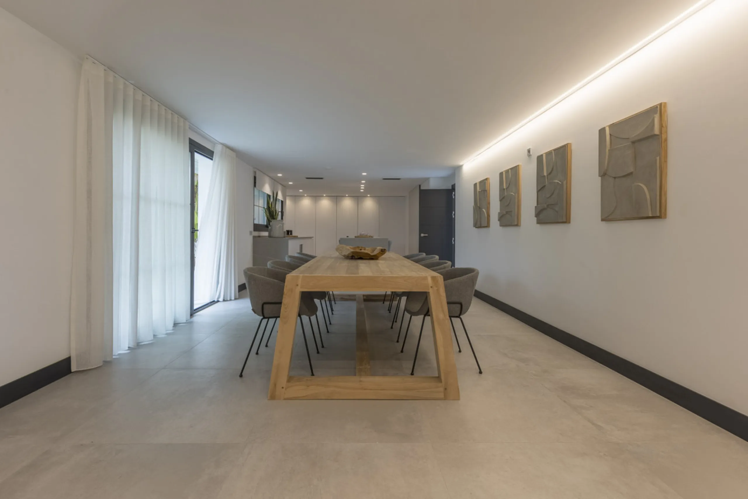 Elegant Single-Level Residence in the Peaceful Residential Area of El Real, East Marbella