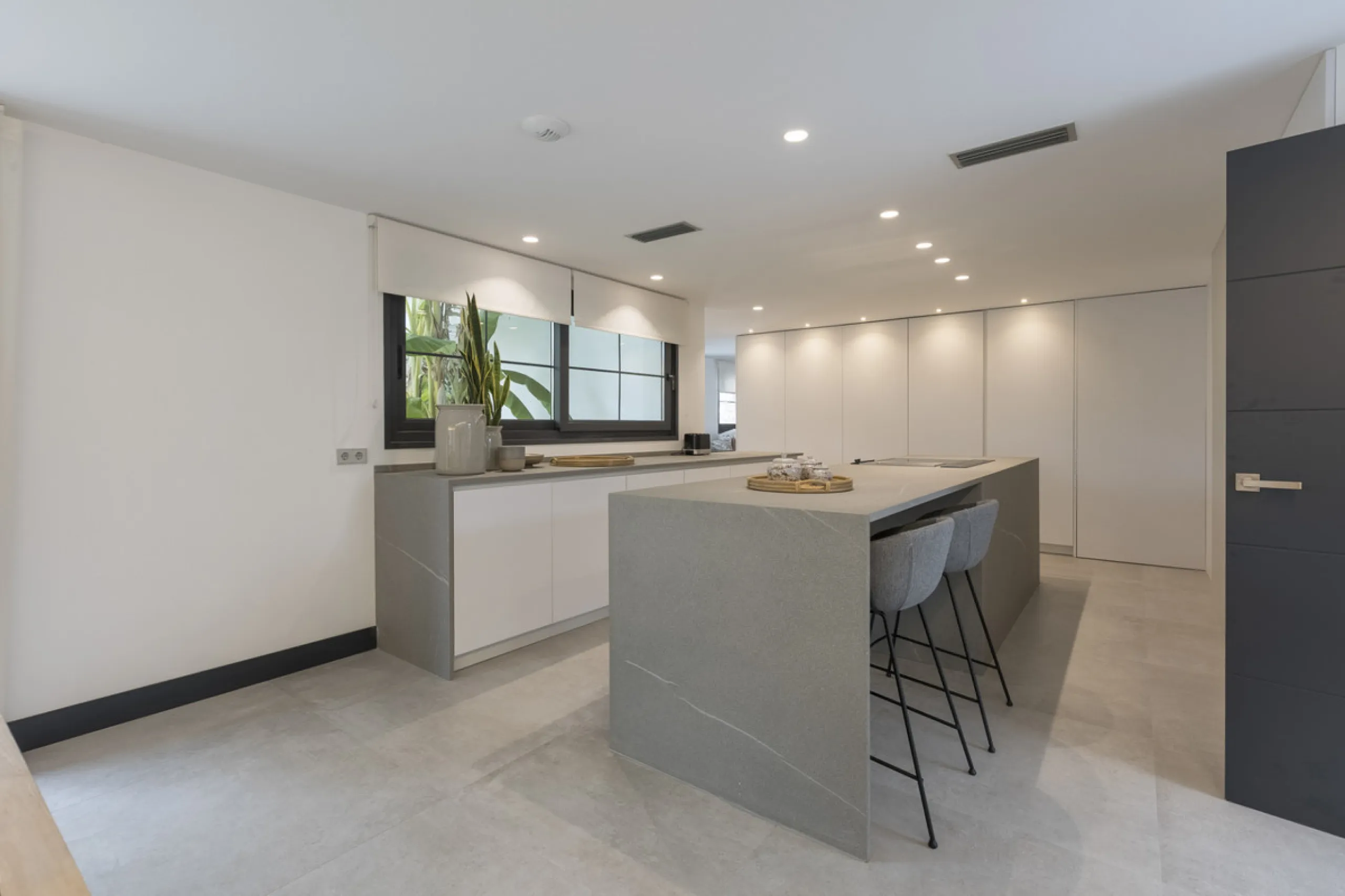 Elegant Single-Level Residence in the Peaceful Residential Area of El Real, East Marbella