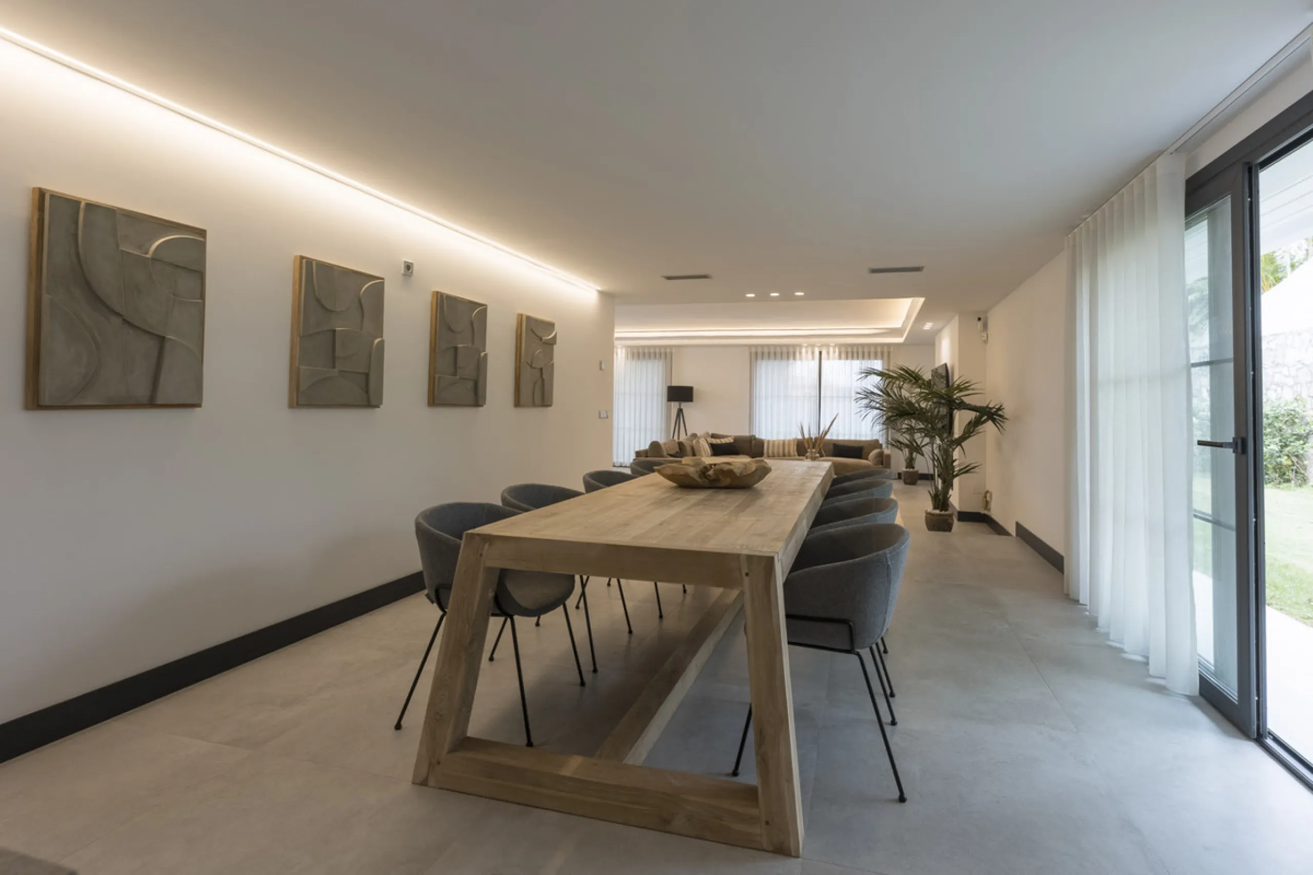 Elegant Single-Level Residence in the Peaceful Residential Area of El Real, East Marbella
