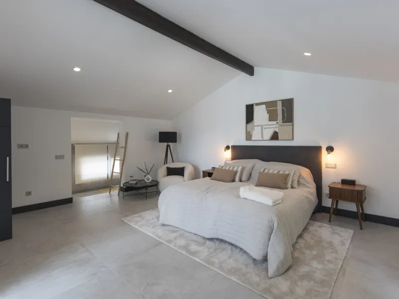 Elegant Single-Level Residence in the Peaceful Residential Area of El Real, East Marbella