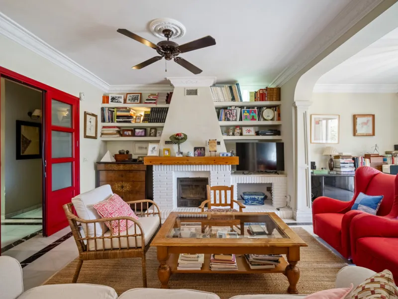 House - Detached Villa в продаже в Marbella, Málaga. В доме 4 спален и 5 ванных комнат. Площадь дома 400 м². Площадь участка 928 м²
