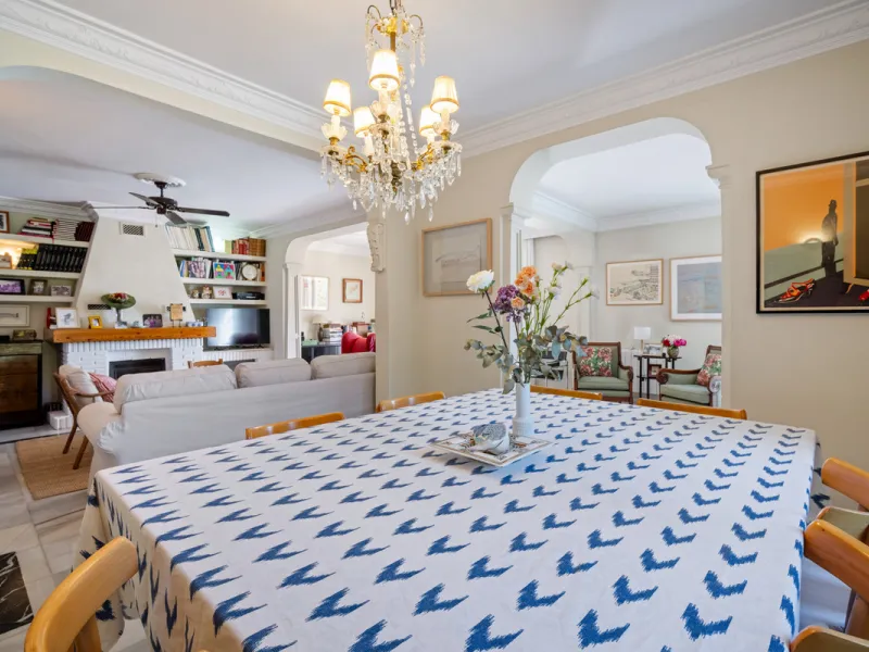 House - Detached Villa в продаже в Marbella, Málaga. В доме 4 спален и 5 ванных комнат. Площадь дома 400 м². Площадь участка 928 м²