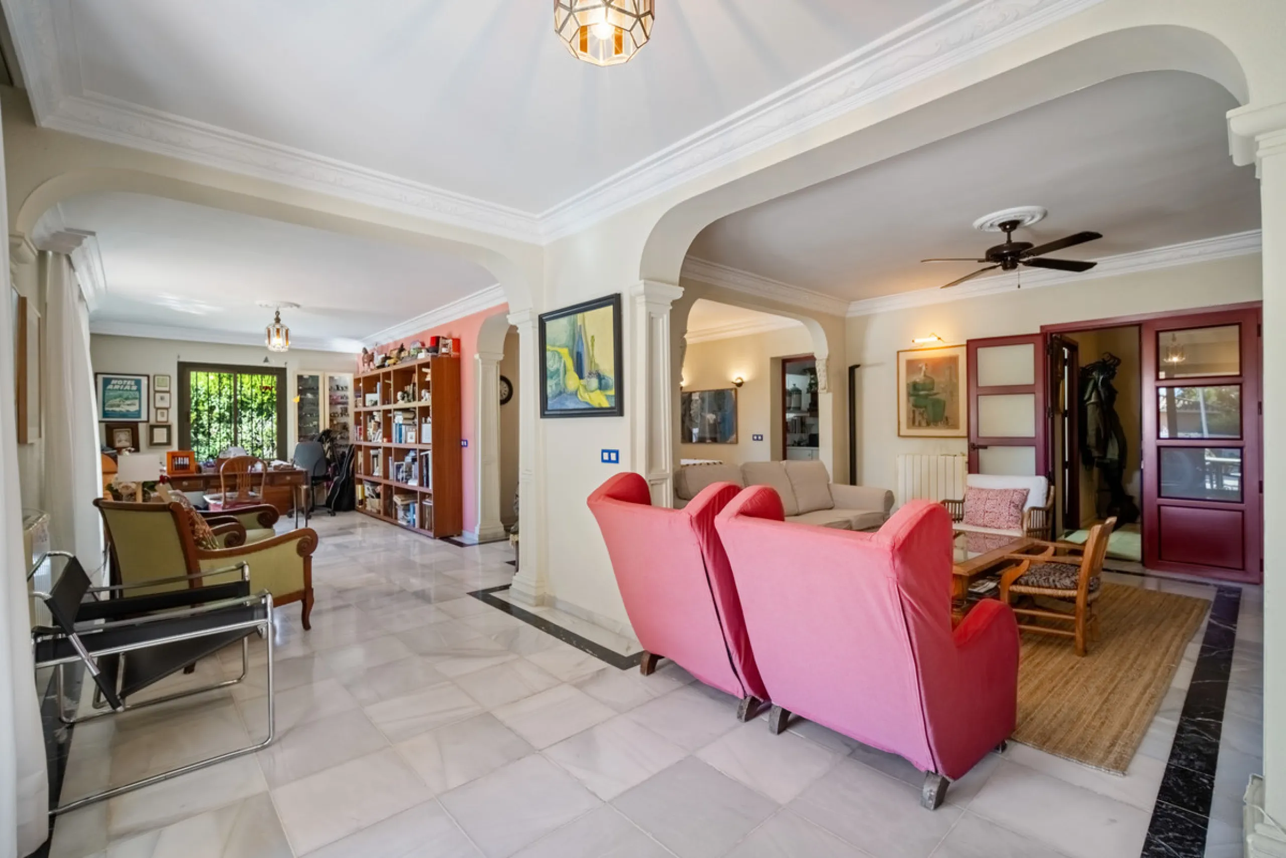 House - Detached Villa в продаже в Marbella, Málaga. В доме 4 спален и 5 ванных комнат. Площадь дома 400 м². Площадь участка 928 м²