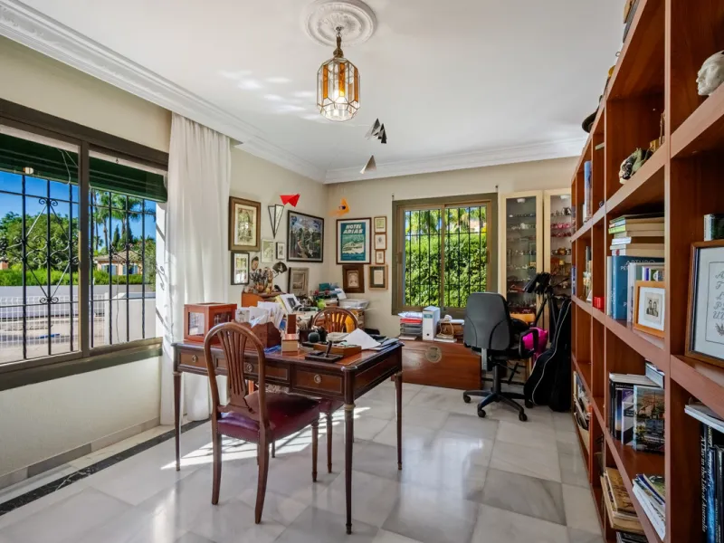 House - Detached Villa в продаже в Marbella, Málaga. В доме 4 спален и 5 ванных комнат. Площадь дома 400 м². Площадь участка 928 м²