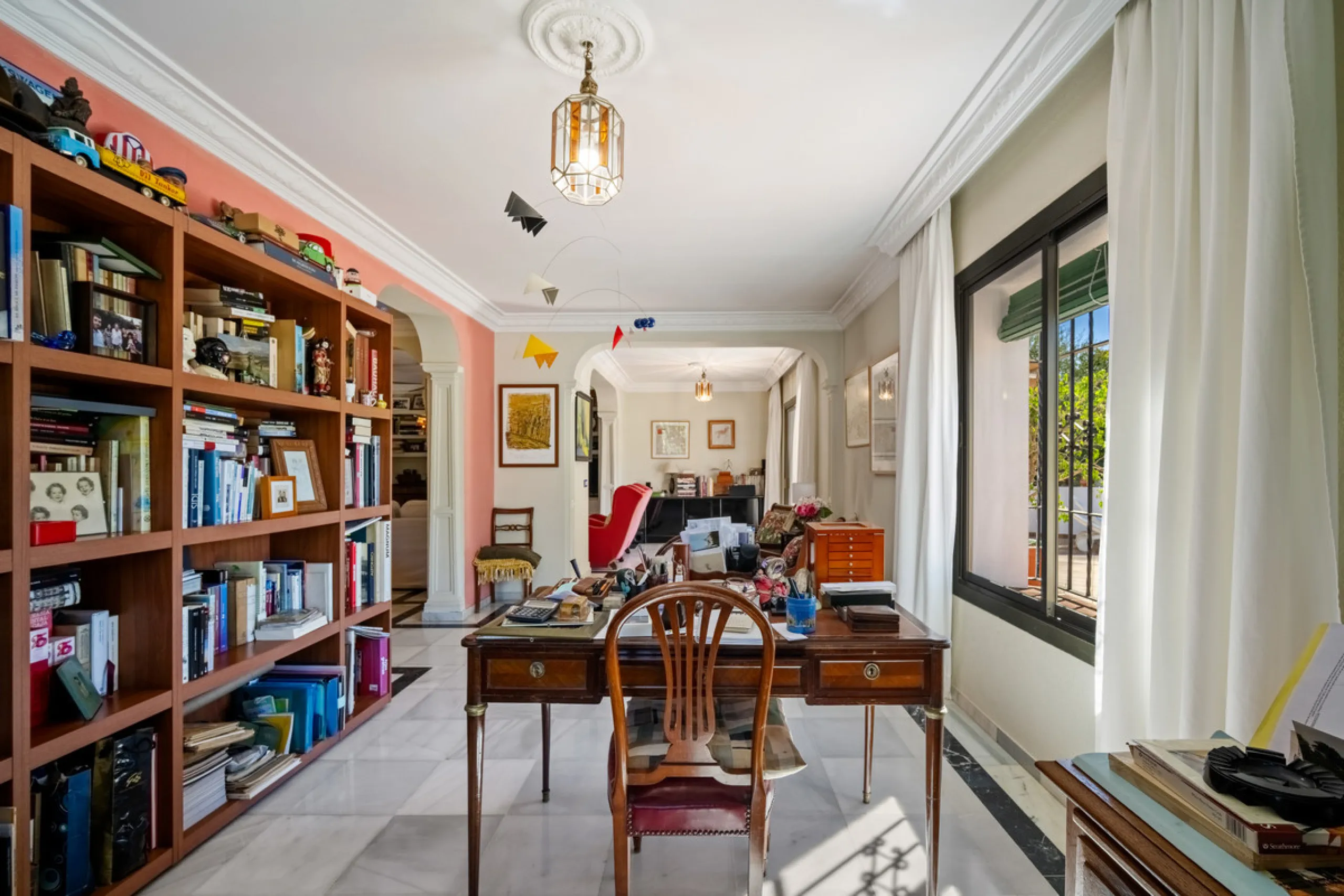 House - Detached Villa в продаже в Marbella, Málaga. В доме 4 спален и 5 ванных комнат. Площадь дома 400 м². Площадь участка 928 м²