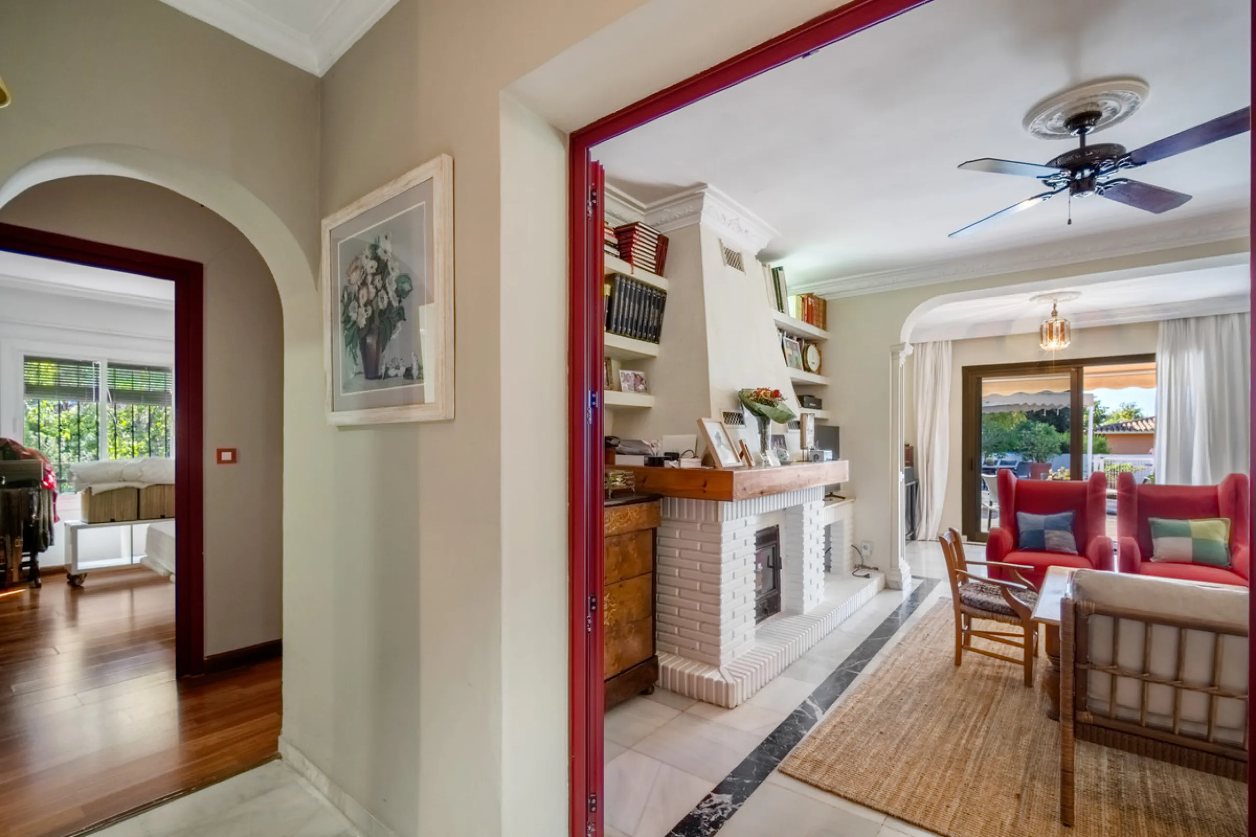 House - Detached Villa в продаже в Marbella, Málaga. В доме 4 спален и 5 ванных комнат. Площадь дома 400 м². Площадь участка 928 м²