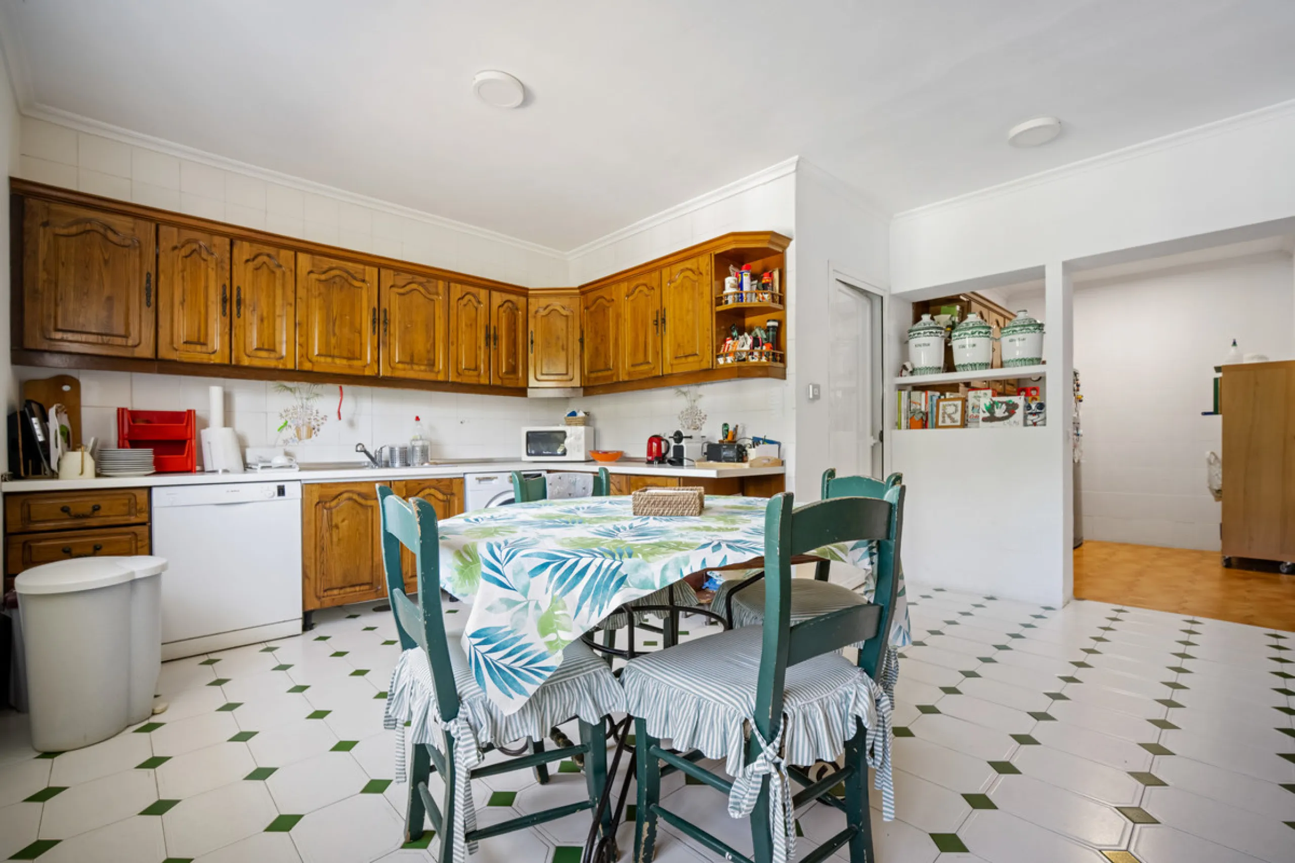 House - Detached Villa в продаже в Marbella, Málaga. В доме 4 спален и 5 ванных комнат. Площадь дома 400 м². Площадь участка 928 м²