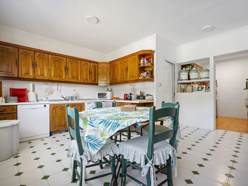House - Detached Villa в продаже в Marbella, Málaga. В доме 4 спален и 5 ванных комнат. Площадь дома 400 м². Площадь участка 928 м²