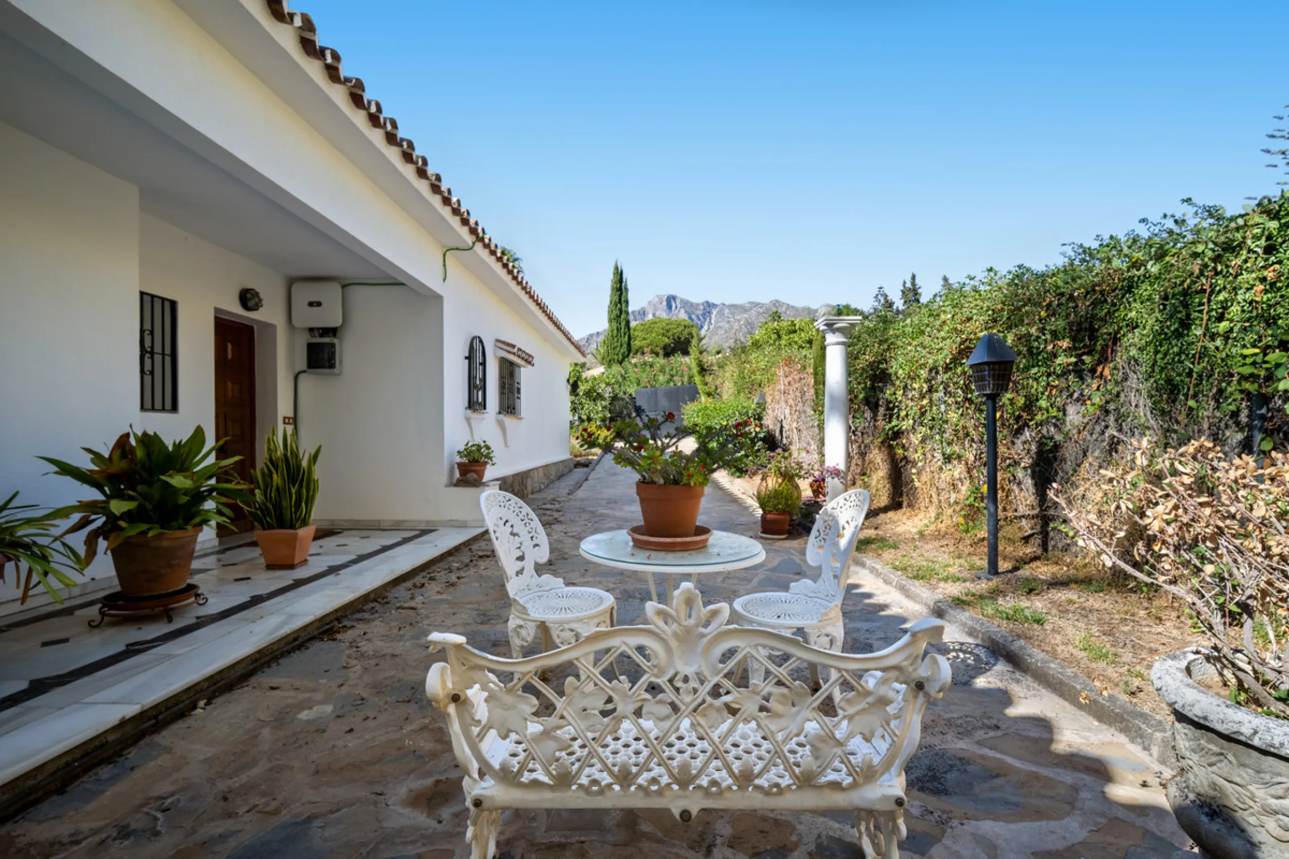 House - Detached Villa в продаже в Marbella, Málaga. В доме 4 спален и 5 ванных комнат. Площадь дома 400 м². Площадь участка 928 м²