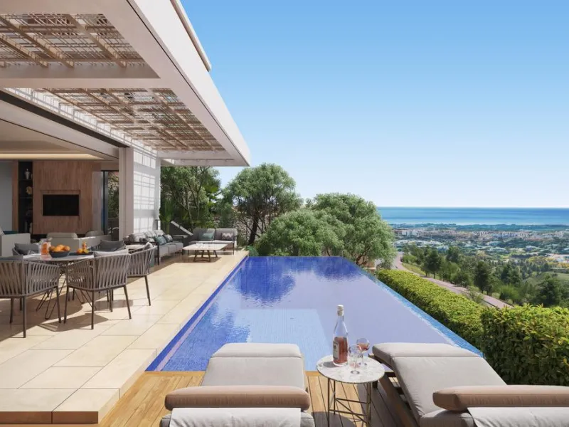 A unique plot of land with panoramic sea views is for sale in Riviera del Sol (Mijas), one of the most sought-after residential areas on the Costa del Sol.