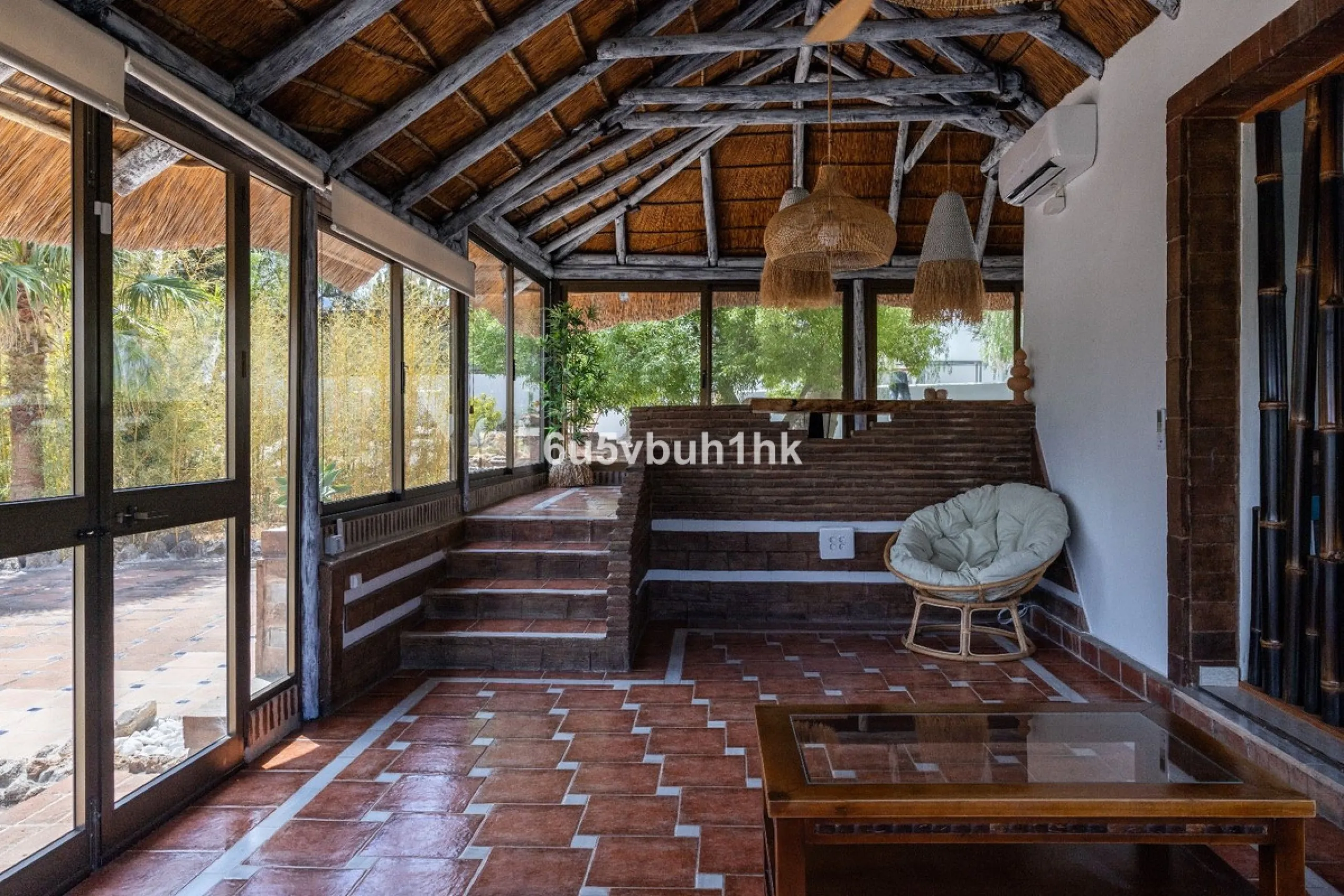 Stunning finca located in Cortijuelo de la Alcaparra with a total area of ​​1,727 m². The property has 820 m² built, distributed over two floors that house two independent homes, perfect for large families or as an investment opportunity.