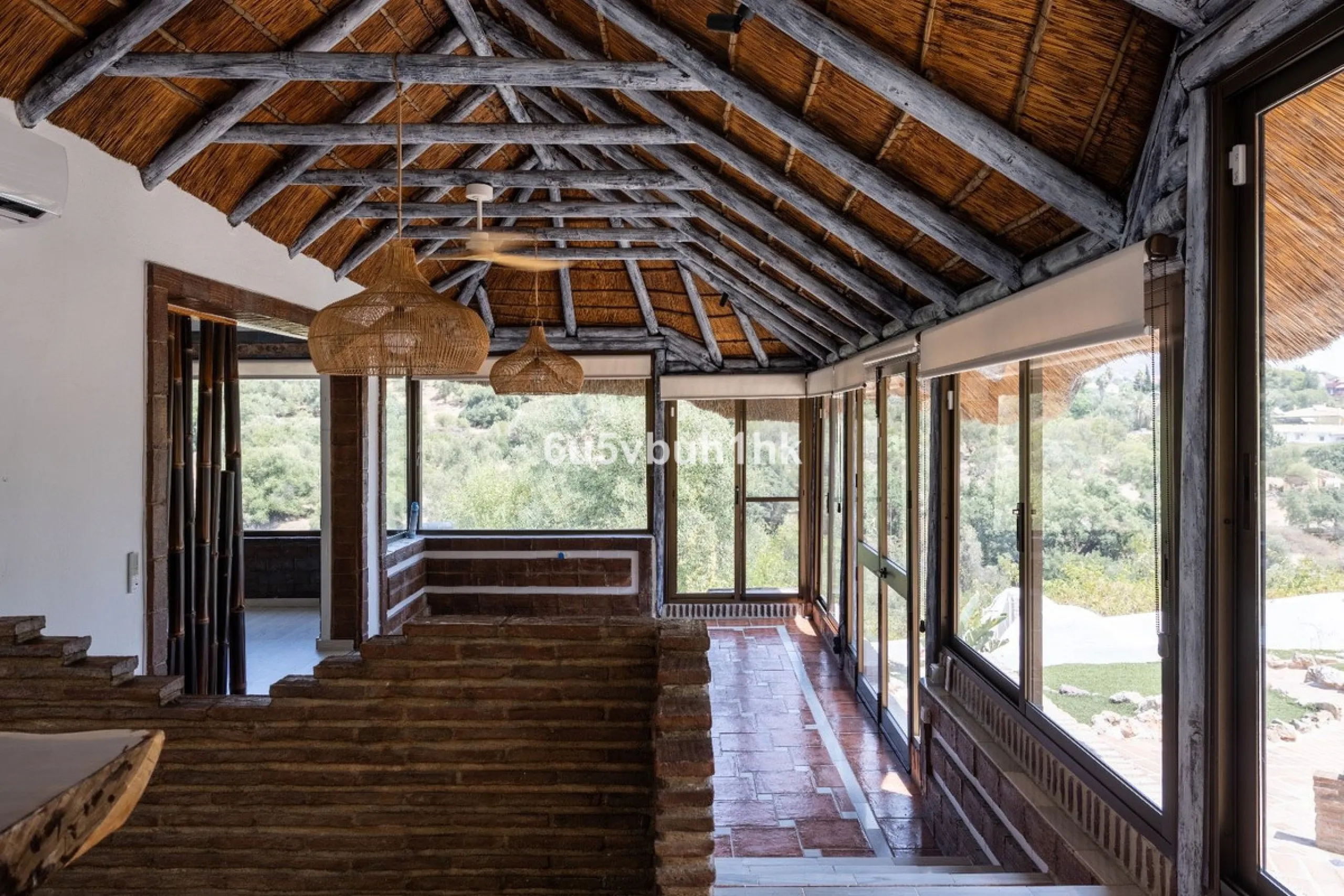 Stunning finca located in Cortijuelo de la Alcaparra with a total area of ​​1,727 m². The property has 820 m² built, distributed over two floors that house two independent homes, perfect for large families or as an investment opportunity.